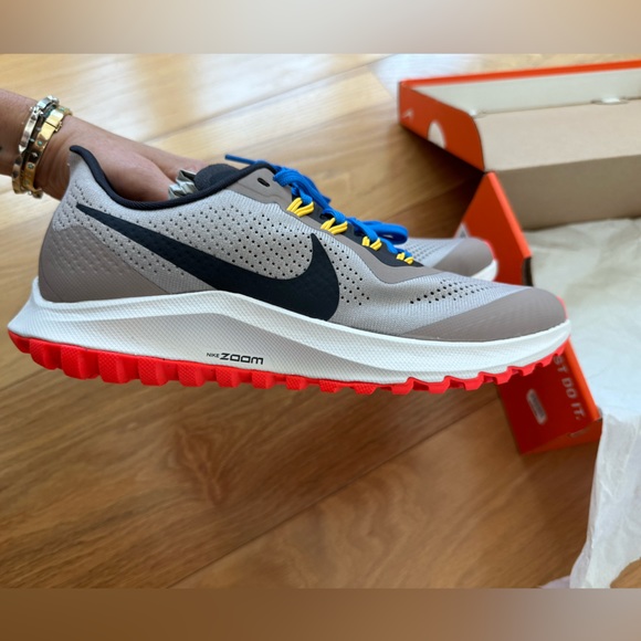 WMNS Air Zoom Pegasus 36 Trail _ 8.5 - Picture 7 of 9